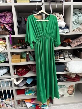 Fashion Nova Emerald Green V-Neck Maxi Dress
